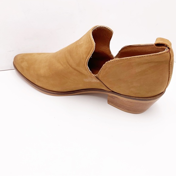 {ARTISAN BY ZIGI} Adal Pointed Toe Block Heel Slip On Leather Booties - Picture 5 of 16